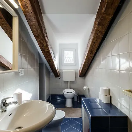 Attic At The Park Apartment *